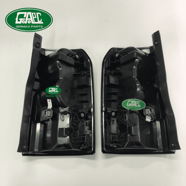 thumbnail image 2 of Land Rover Discovery 1 (1994-1999) Rear Bumper Lamp – Right Passenger Side – AMR6510 2 of 4